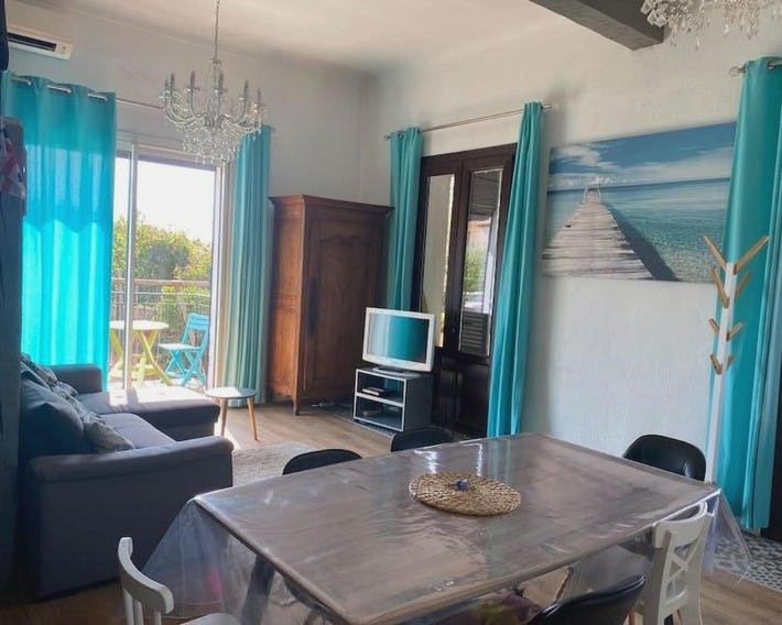 Rez de villa avec jardin à 6 min des plages