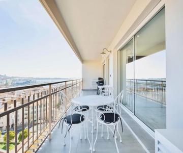 L'escale - Palace View Home With Terrace