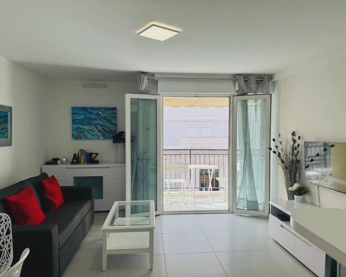 Modern Bright Cannes Apt 2 min walk to the Beach
