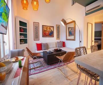 Stylish & Spacious 2-Bed Duplex in Cannes