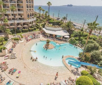 Agréable appartement dans une résidence de vacances avec terrasse et 2 piscines, au bord de la Plage