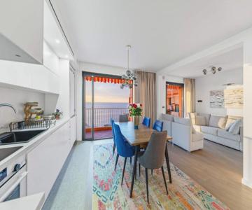 Sea-view Sunrise condo close beaches and Monaco