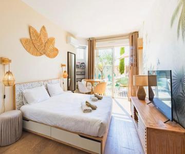 Cocoon In Cassis