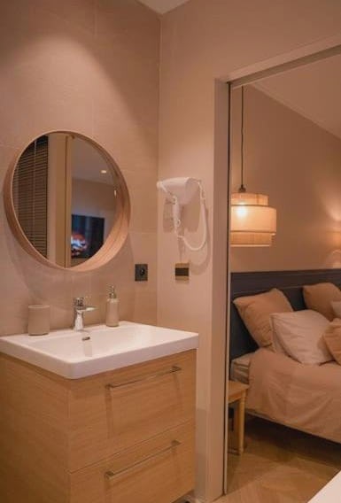Suite de Luxe Jacuzzi balnéo,King size Bed