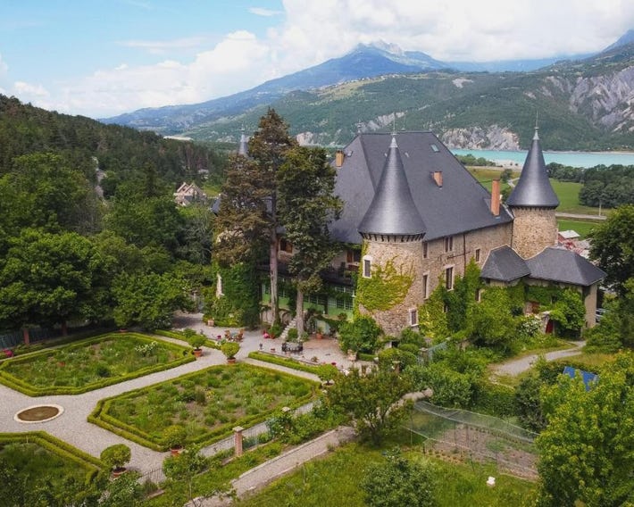 Chateau De Picomtal