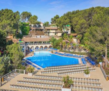 Holidiay Green Resort & Spa