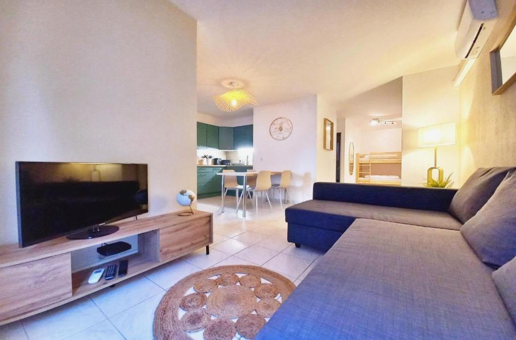 " Le Bleu Marine" Port Fréjus - Cosy T2- Clim & WIFI