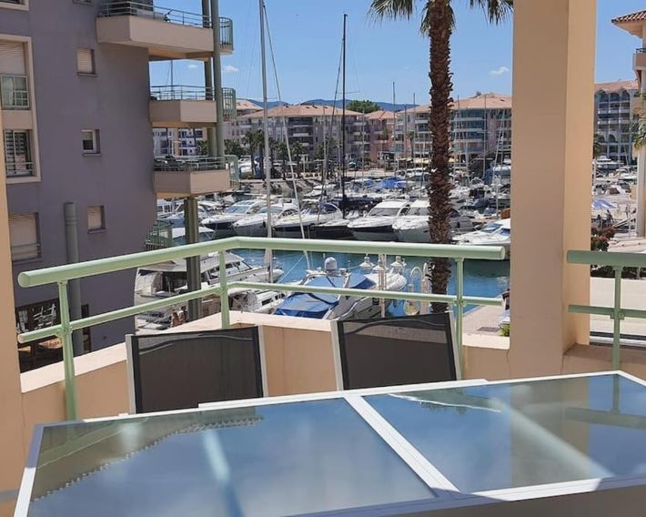 Duplex Port Frejus 5- plage et commerces