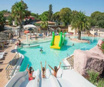 ZEcamping 3 étoiles avec parc aquatique - 3km des plages