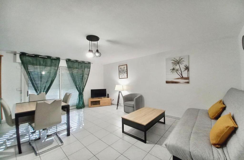 " Lou Favouio" T2- Port Fréjus- Tout à pied