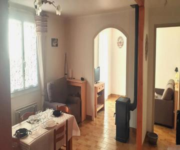 T3 RDC 2/4 pers, terrasse et garage privé.