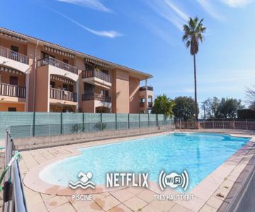 Le Cosy : Terrasse • Parking • Piscine • Clim