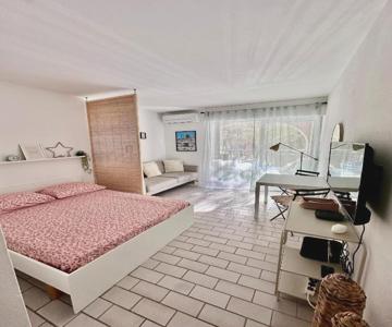 Studio sur le port de Hyères - à 2min des plages, Clim & Balcon
