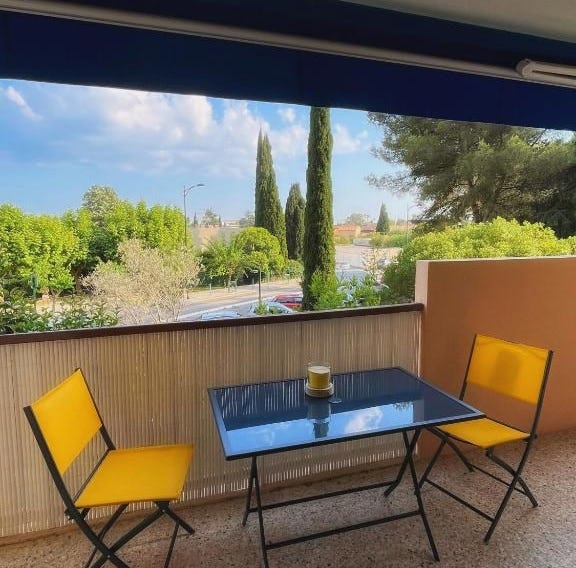 Appartement lumineux avec terrasse & parking à 5 min du centre, 10 min des plages