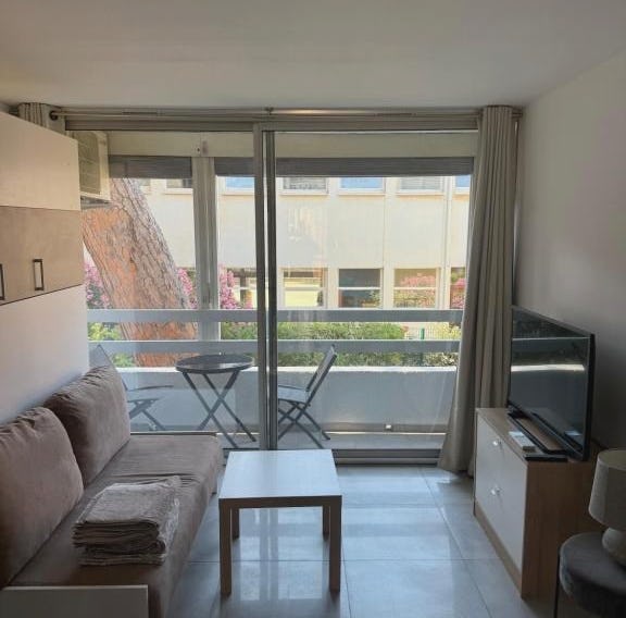 Superbe studio climatisé sur le port de Hyeres