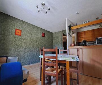 Confortable T2 Avec Balcon Et Parking à Jausiers - Fr-1-165a-174