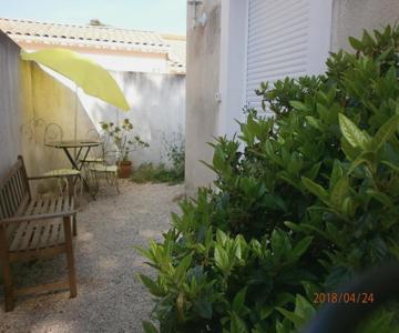 Studio équipé avec jardin+parking à la plage...