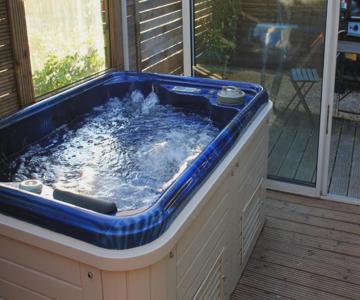 Petit Chalet Climatisé Avec Jacuzzi Privé