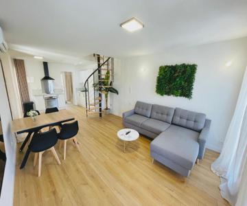 DUPLEX - 9 pers - Wifi - 04190 LES MEES