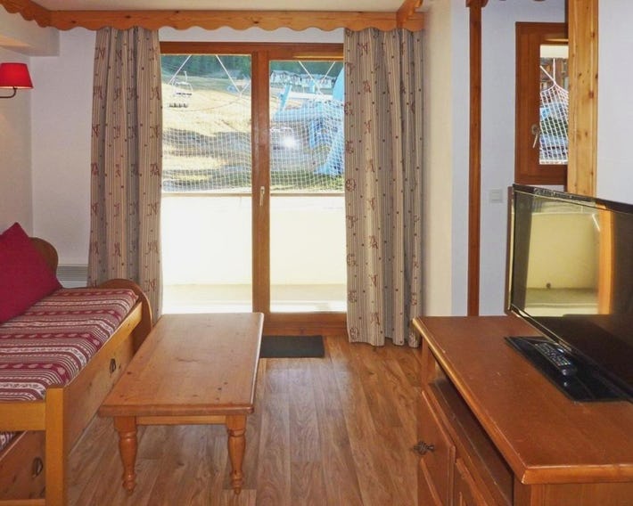 Les Orres 1800: appart 6 pers, pisc chauffée, sauna, départ skis aux pieds - FR-1-322-382
