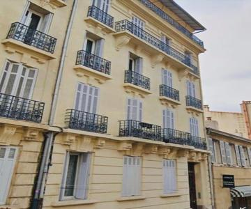 Spacieux appartement T4 avec cours privée
