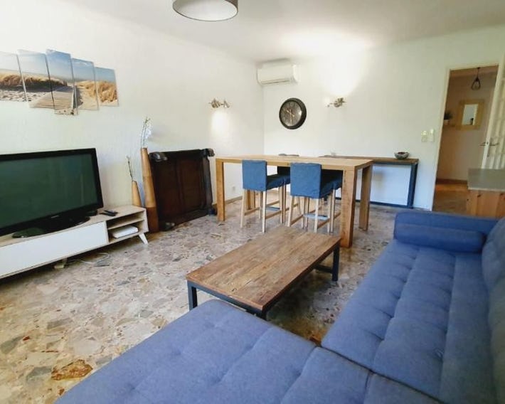 Bas de villa avec piscine