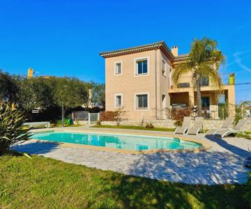 Villa SYAGRUS - Easy Home Booking