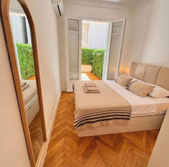 Luxury Central Condo with Private Terrace in Nice