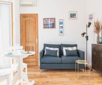1 Bdr Downtown near Place Massena