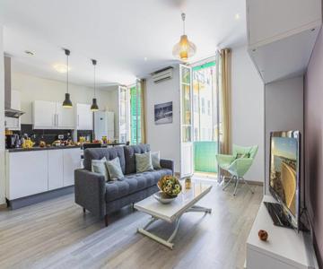 MY CASA - GUISOL - Typical Nice 3 Bedroom AC near Port
