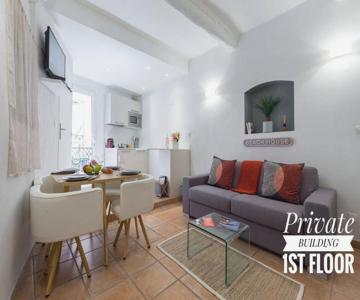 PRIVATE BUILDING, 4 APTS, UNIQUE AT NICE- OLD TOWN