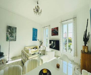 Spacious 3 BR flat Nice center - magnificent view