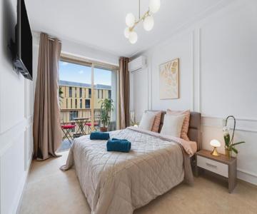 Studio elegant avec balcon proche Mer et Tramway