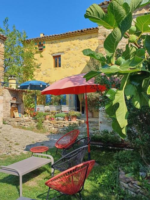 Gîte Les Granges Dans Ferme Provençale. 14 Pers