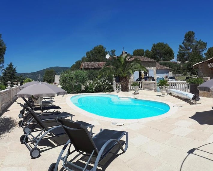 Gîte LES PINS climatisé piscine jardin parking