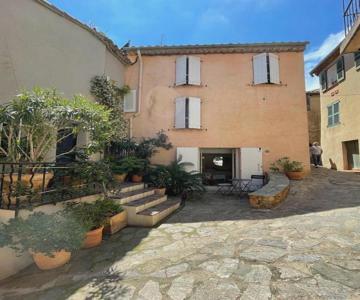 Maison de village 3 chambres avec petite terrasse