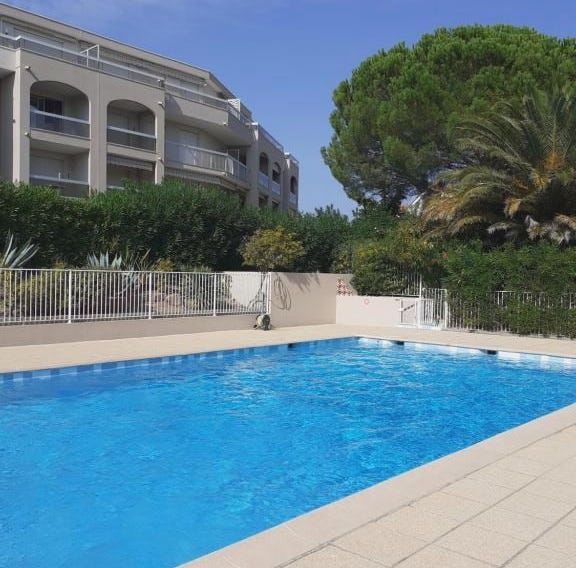 T2 Bord de mer avec jardin et piscine