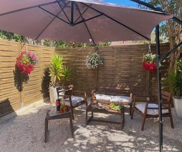 3 min à pieds & 200 m de la Grande Plage des Lecques - Terrasse et Jardin - Fabuleux T2 - Carré d'Or
