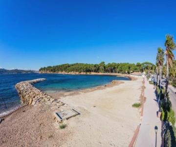 Grand Studio Au Bord De Mer