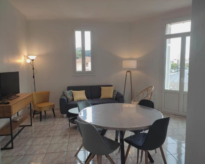 F3 moderne proche marché et mer