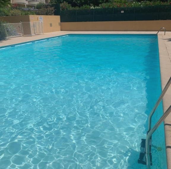 T3 avec piscine et proche de la mer 5mns à pied