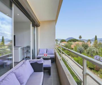 3 Rooms with Sea View Terraces in Peace