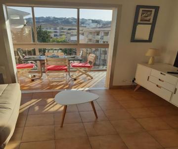 T1 bis centre à 50 m de la plage avec parking privé