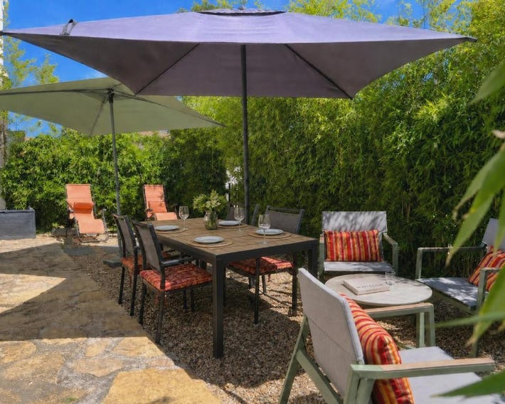 Sanary-sur-Mer, T2 avec jardin privé, parking gratuit, à 2 min du port, climatisation, bastide prove