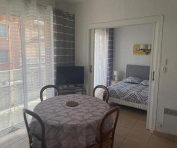 Studio à Sanary-Sur-Mer avec balcon à 200m du port