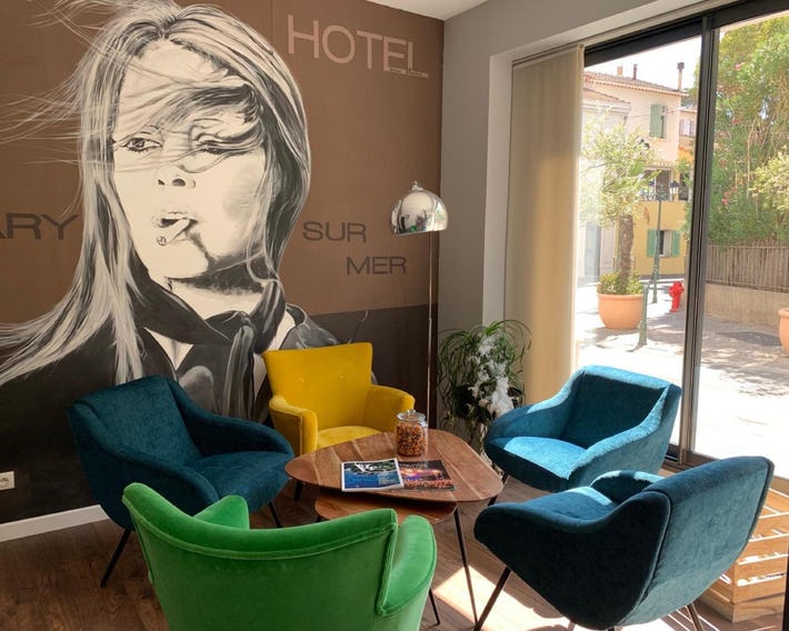 Holidays & Work HOTEL