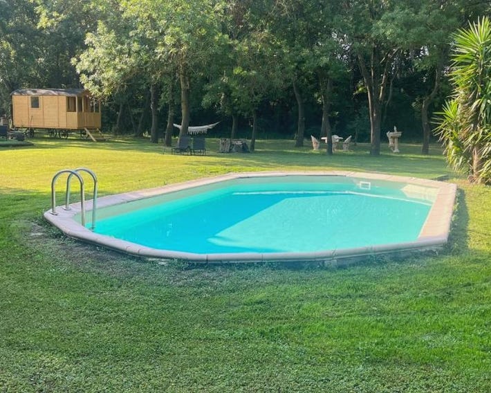 Aux portes de la Camargue studio balneo sauna et piscine