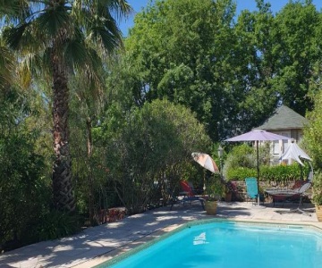 Terrasse, Piscine Privée & Charme Provençal