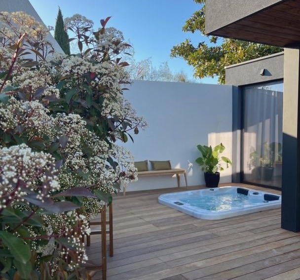 Lodge Valbelle, maison indépendante avec jacuzzi, Love room