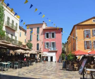 VALBONNE Maison coeur de village